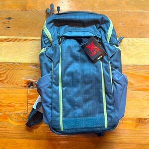 Vertx Gamut 2.0 backpack. Heather black/mustard grass